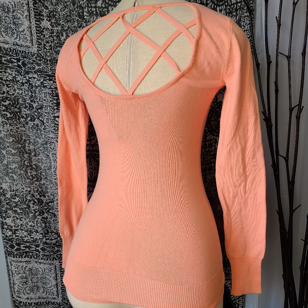 GUESS....GORGEOUS OPEN BACK .TOP - Picture 3 of 5